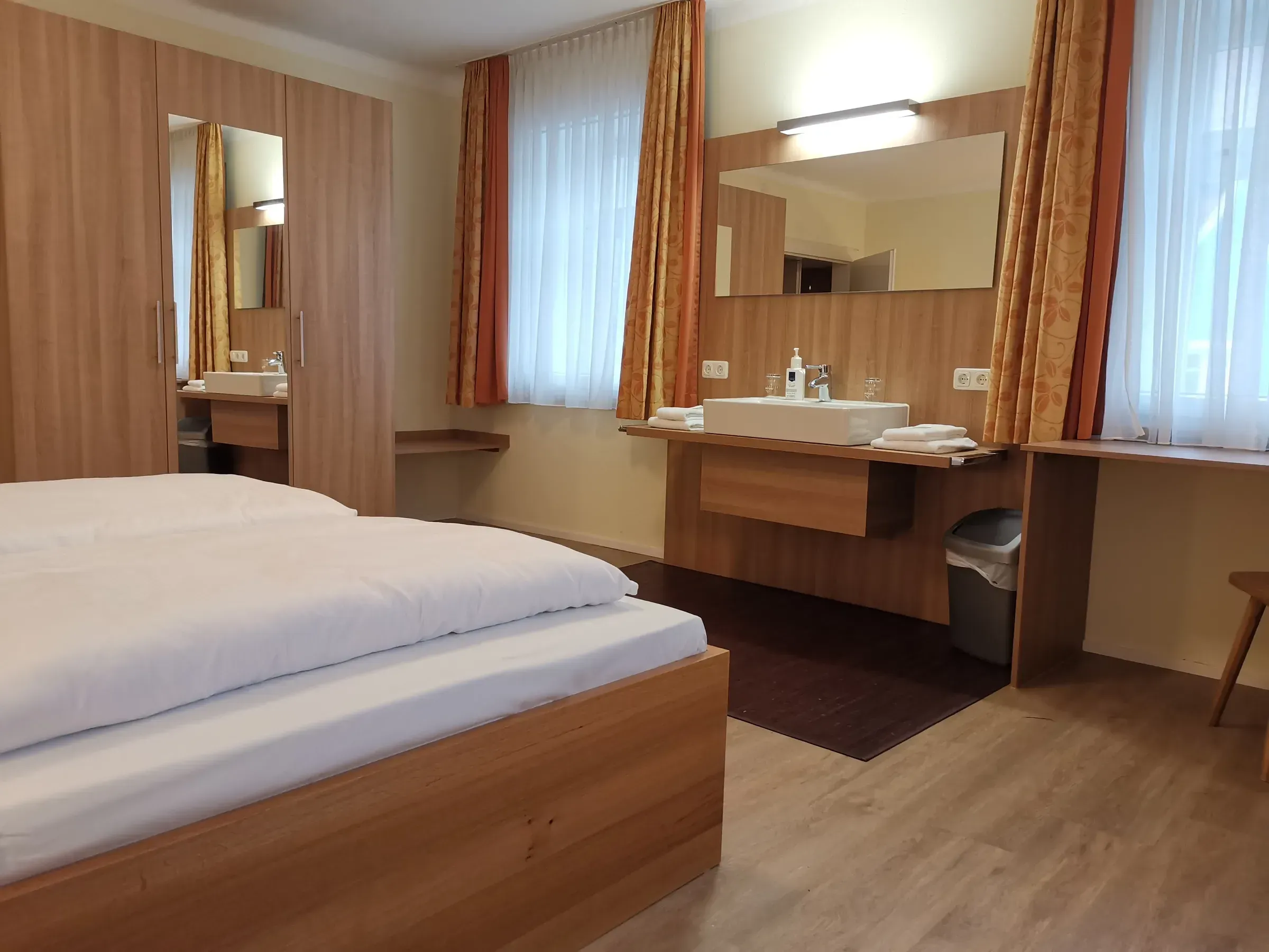 Hotelzimmer — Doppelzimmer Modern Renoviert