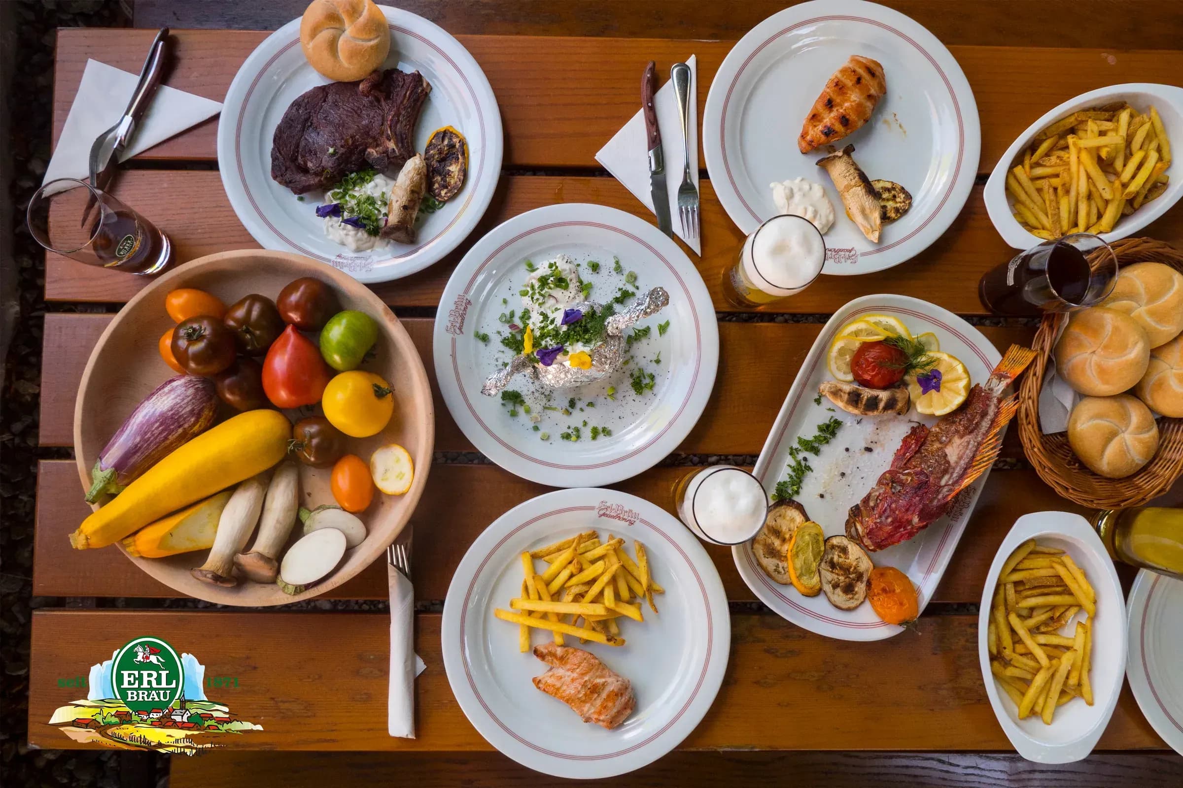 Speisen & Food — Gedeckter Tisch Von Oben Alle Gerichte