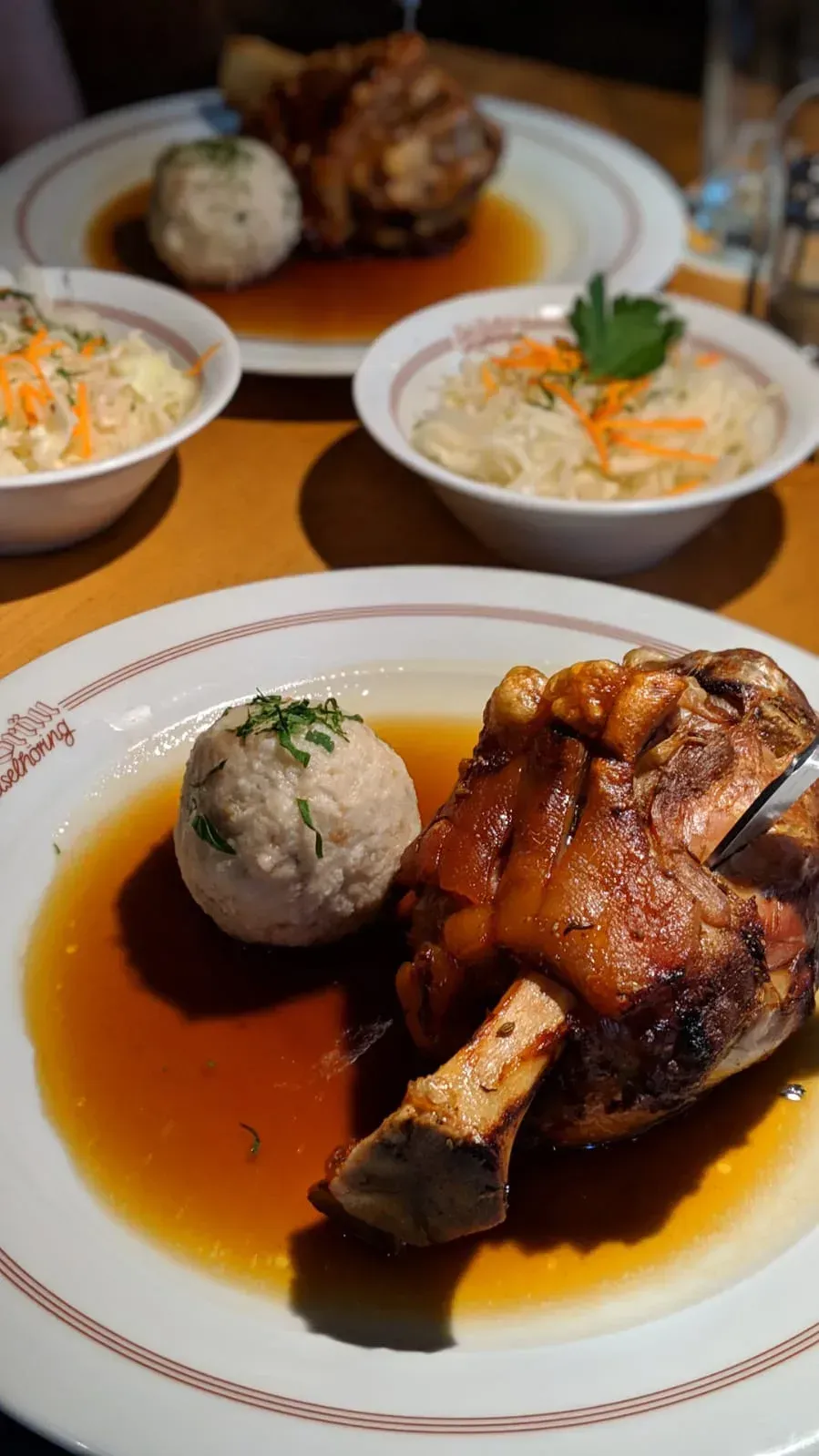 Küche & Essen — Gericht Schweinshaxe Knoedel Kraut