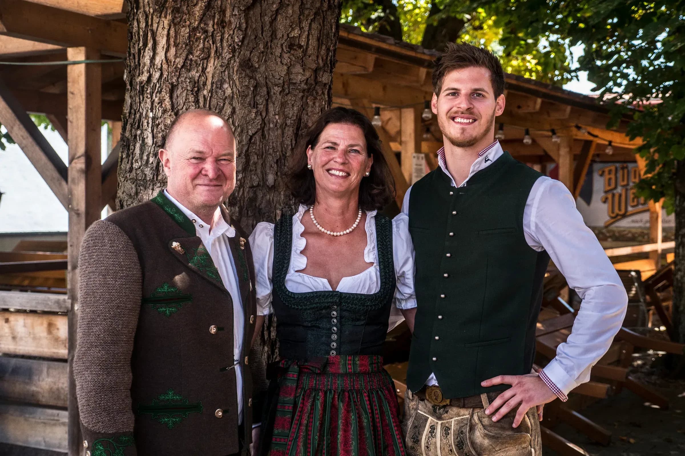 Team & Familie — Wirtsfamilie In Tracht